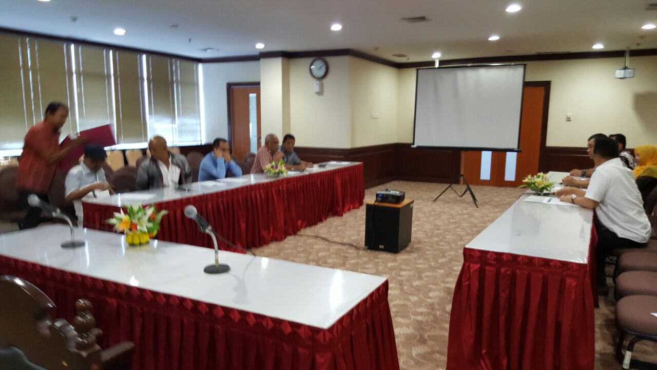 Evaluasi terhadap kinerja Biro Humas dan Protokol yang dipimpin Ketua Komisi I, Syukri Fakhrial.